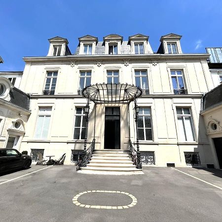Aux Clefs Des Sacres: Historic Hotel in Reims City Center Exterior photo